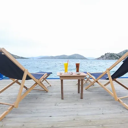 Melek 4* بوزبورون