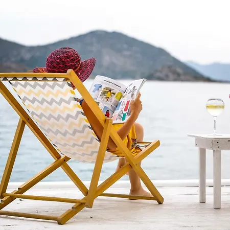 Melek 4* بوزبورون