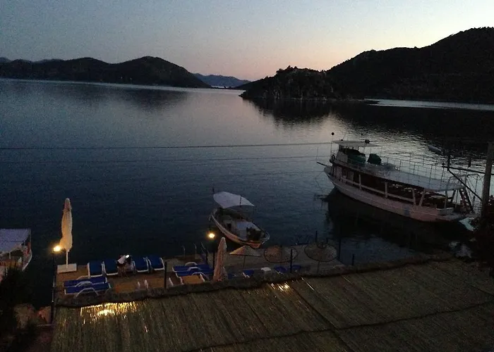 Melek Бозбурун